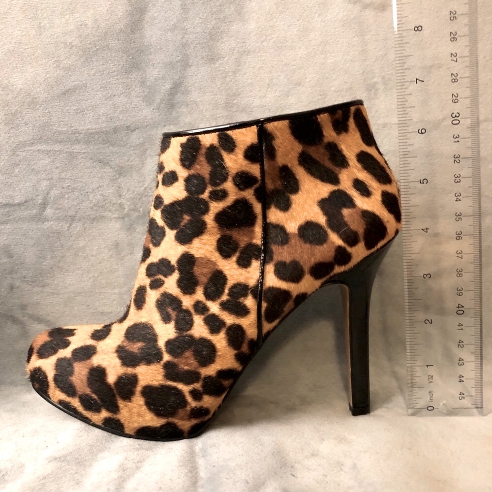 Nine West Leopard-Print Cow Hair booties 6.5M